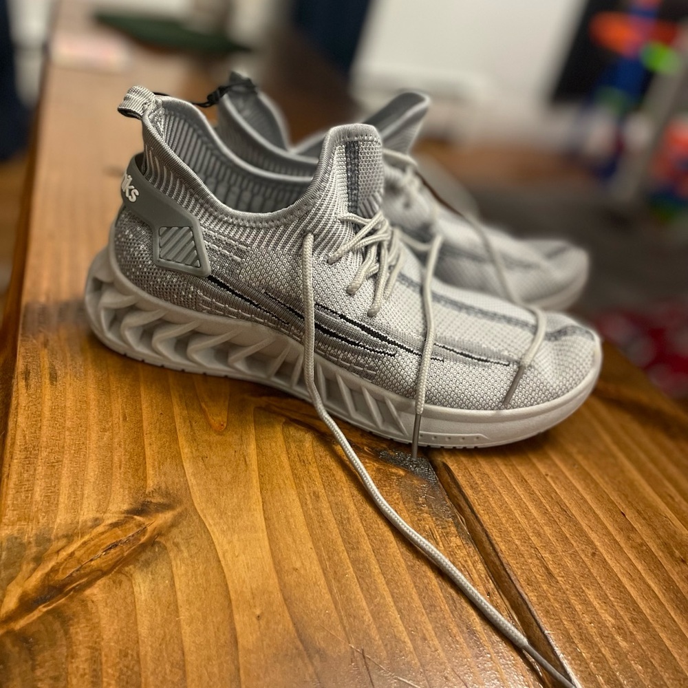 Boys gray sneakers size 6. Snug fit. Recommend to size up.